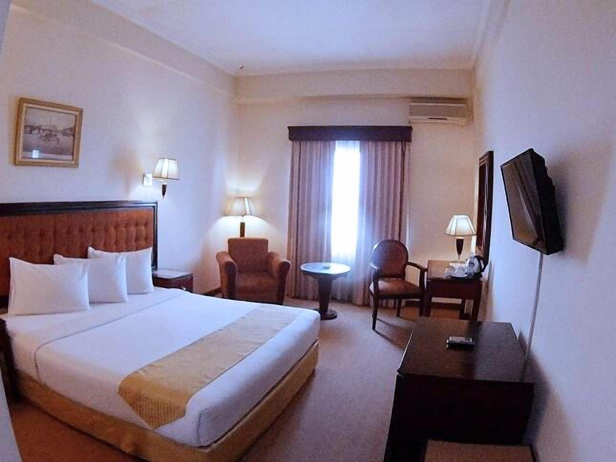 Harbourbay Amir Hotel Batam Exterior photo