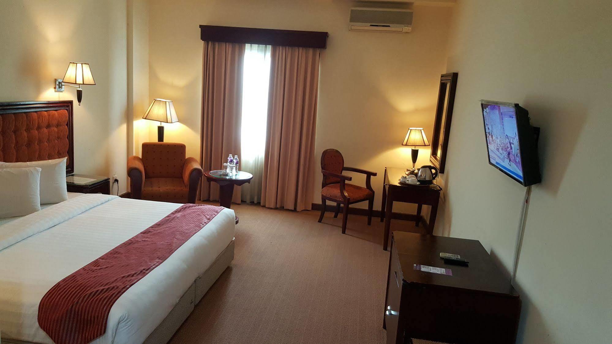 Harbourbay Amir Hotel Batam Exterior photo