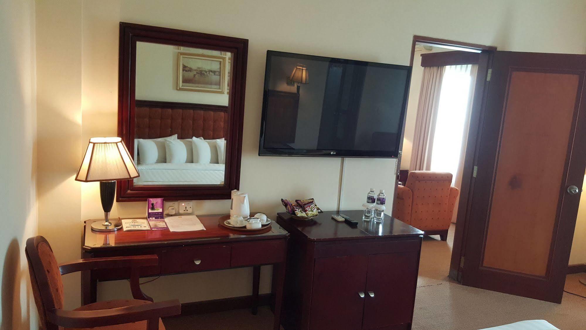 Harbourbay Amir Hotel Batam Exterior photo